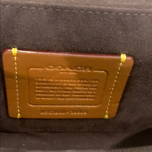 Coach clutch with attachable gold chain - Picture 3 of 4